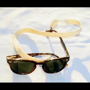 NWOT- yellow seersucker croakies